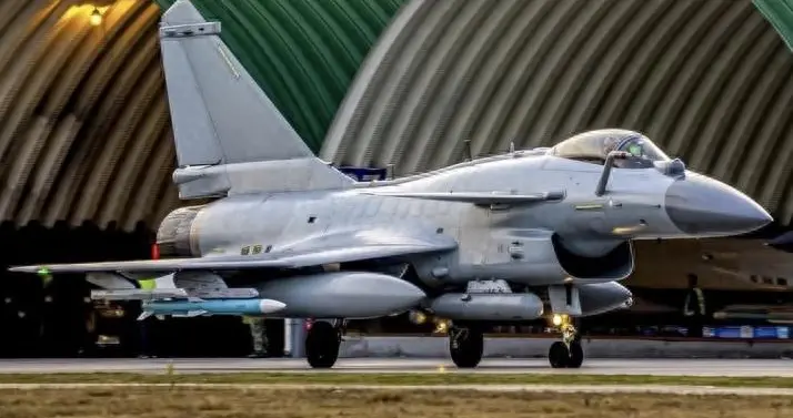 不藏了：官媒披露中国空军15000米闪电出击，30秒击落间谍气球