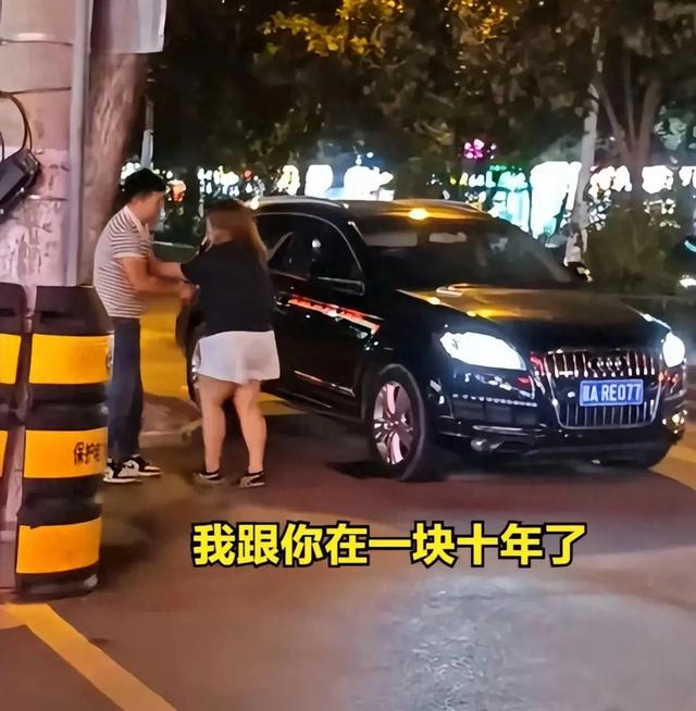 石家庄原配抓小三后续，原配靠摆摊养活全家，第三者疑似女大学生