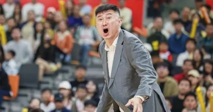 杜锋前脚刚走，广东宏远后脚就开始“大扫除”，三连冠背后有瓜