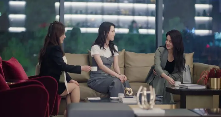 把前女友和现女友凑一桌，《爱情有烟火》打出了一张没人想到的牌