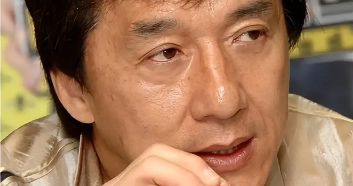 里子面子全丢了！成龙私生活“猛料”被扒，情妇没给他留一丝体面