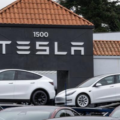 车扯：特斯拉正在研发一款更小、更便宜的新