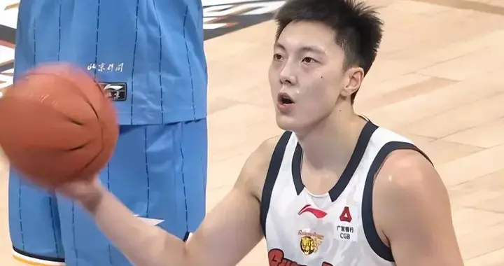 广东男篮为何惨败北京？杨鸣毫不留情一针见血！球迷怀念杜锋