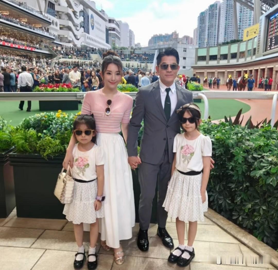 方媛是安徽芜湖人，她容貌端庄气质甜美，是一名平面模特。千里姻缘一线牵...
