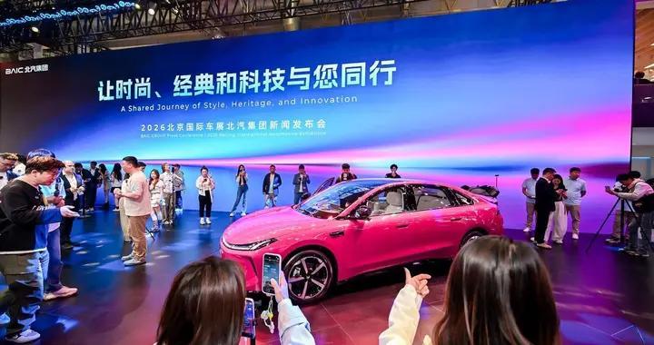 高速爆胎也不慌？预售6.48万起的极狐S3，有这个配置