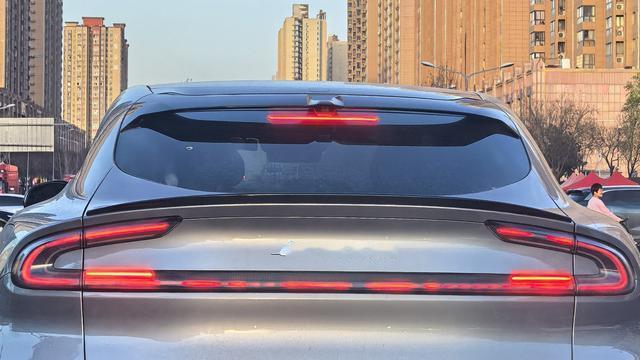 踏歌而行：哥们，就你皮！