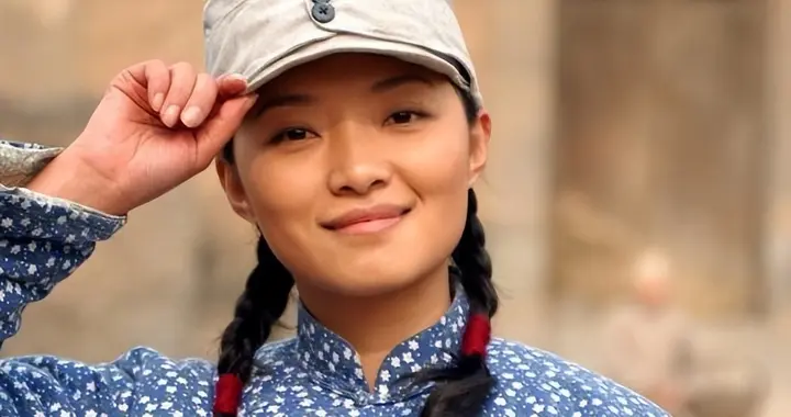 她因演《亮剑》李云龙老婆成名，18年后却杳无音讯，如今怎样了？