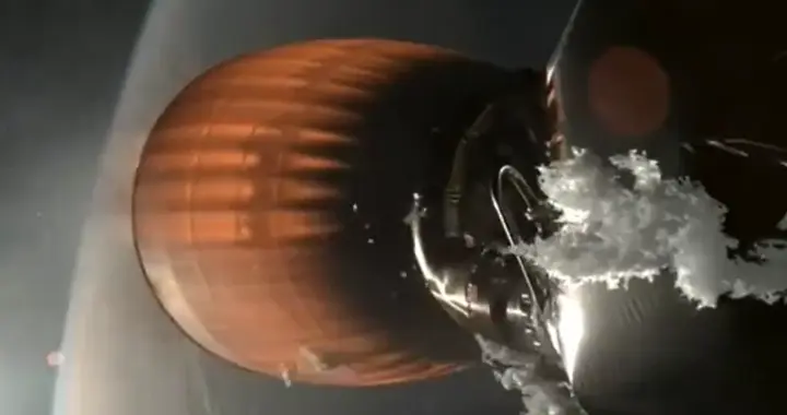 马斯克嫌8000亿估值太低？强调不融资因为不差钱，发火箭很赚的