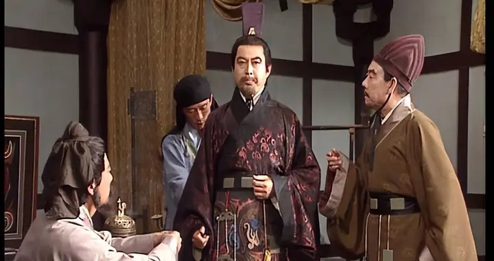 穷小子通常是体面不了的，刘备取西川看似无赖，但又何尝不是无奈