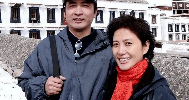 前夫坚持丁克她无奈离婚，51岁再婚后生下一儿一女，现在生活幸福