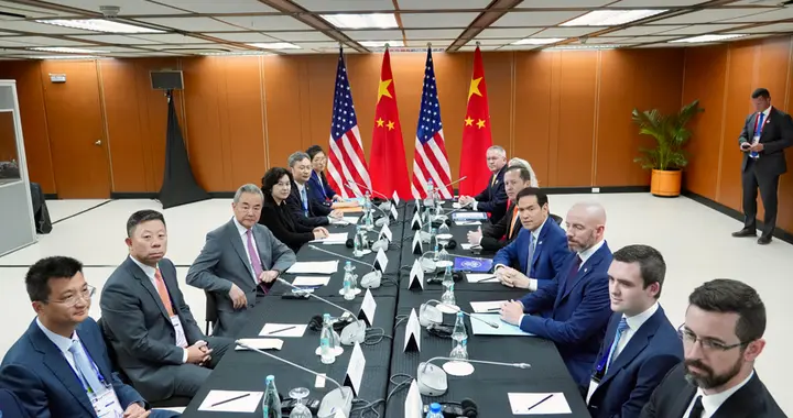 中美外长刚谈完，一架专机就直飞美国，特朗普：中国今时不同往日