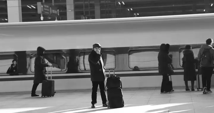 反向春运机票涨35%，父母进城解锁团圆新方式