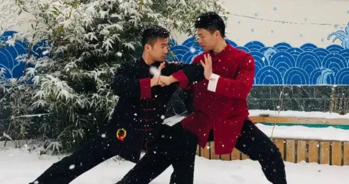 练拳多年还在划四肢？这一招“用胯调脊柱”，才是通往高手的暗门