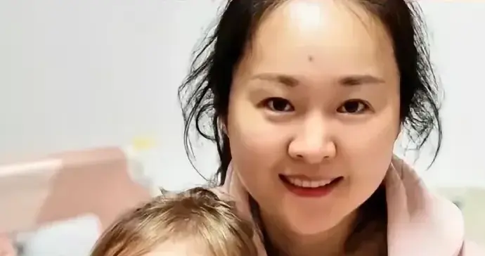 江苏中国爸妈夫妻诞下金发碧眼宝宝，隔代遗传藏百年血脉密码