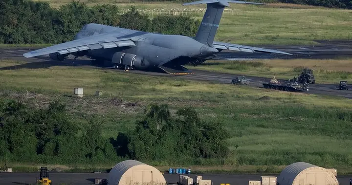 载重130吨！美军“空中巨兽”抵达委内瑞拉周边，这次是动真格了