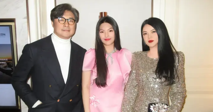 李湘带女儿参加宴会，对王诗龄形象很重视，助理一路跟着调整造型