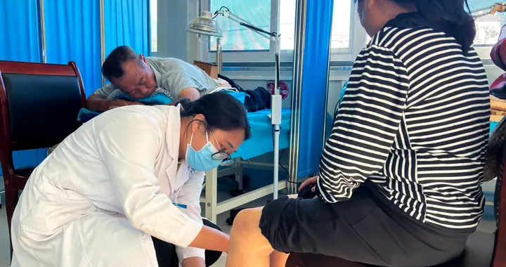 发现一个奇怪现象：乡镇卫生院住院病人少量，但是设备齐全？
