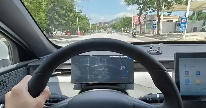 从比亚迪换到丰田双擎，才懂插混/油混差距！远不止省油这么简单