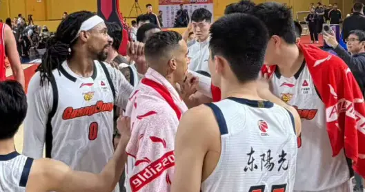 广东VS南京前瞻：外援状态火热，广东双杀无悬念？郭昊文单核