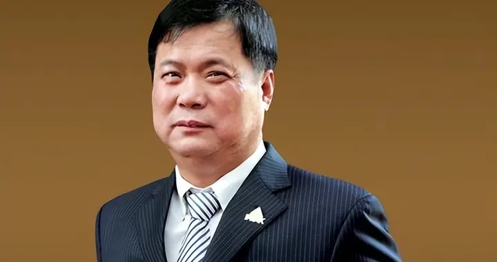 压榨员工还想赚钱？豪捐1亿却腰斩员工薪资，匹克亏损1.3亿的真相