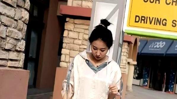 墨染青丝：李丽婧发了一句“他最近睡得少”