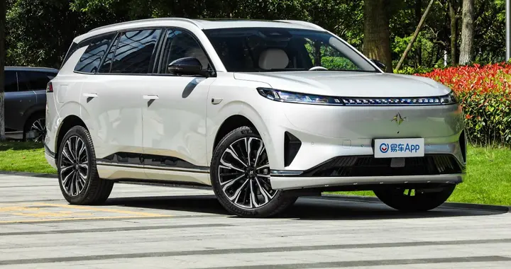 东风奕派008，为啥干不过零跑C16 ?