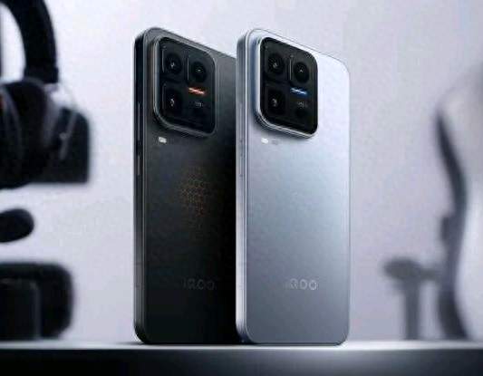 真正的续航旗舰降临！iQOO 15T补齐中端机所有短板