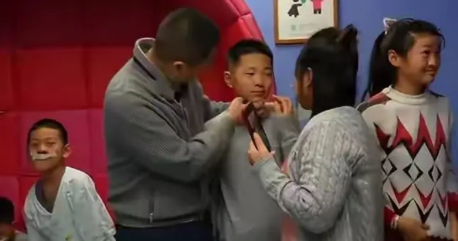 李亚鹏有福气，2任前妻一直在帮他，房东再发声，你情我愿就别怪