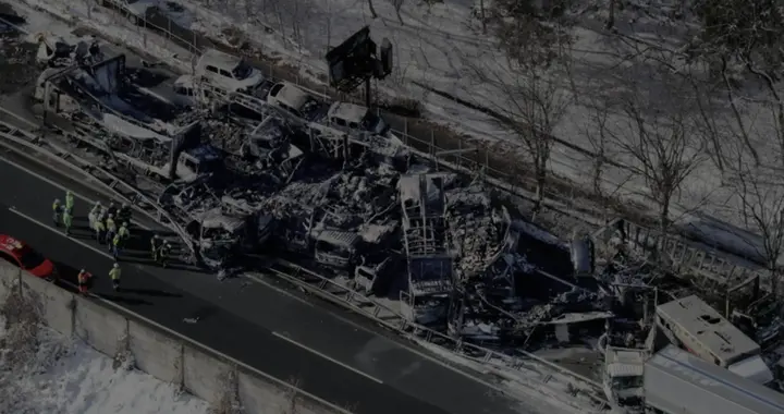 日本罕见特大车祸：67车连撞，多车起火