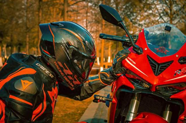 蝎子组合盔：实用与安全的两难