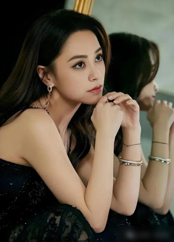 阿娇汪东城北影节雨中复刻《罗马假日》，这波情怀杀我嗑了！