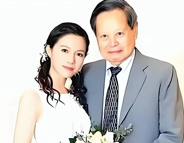 杨澜采访杨振宁：您去世后，翁帆怎么办？他的回答令翁帆红了眼眶