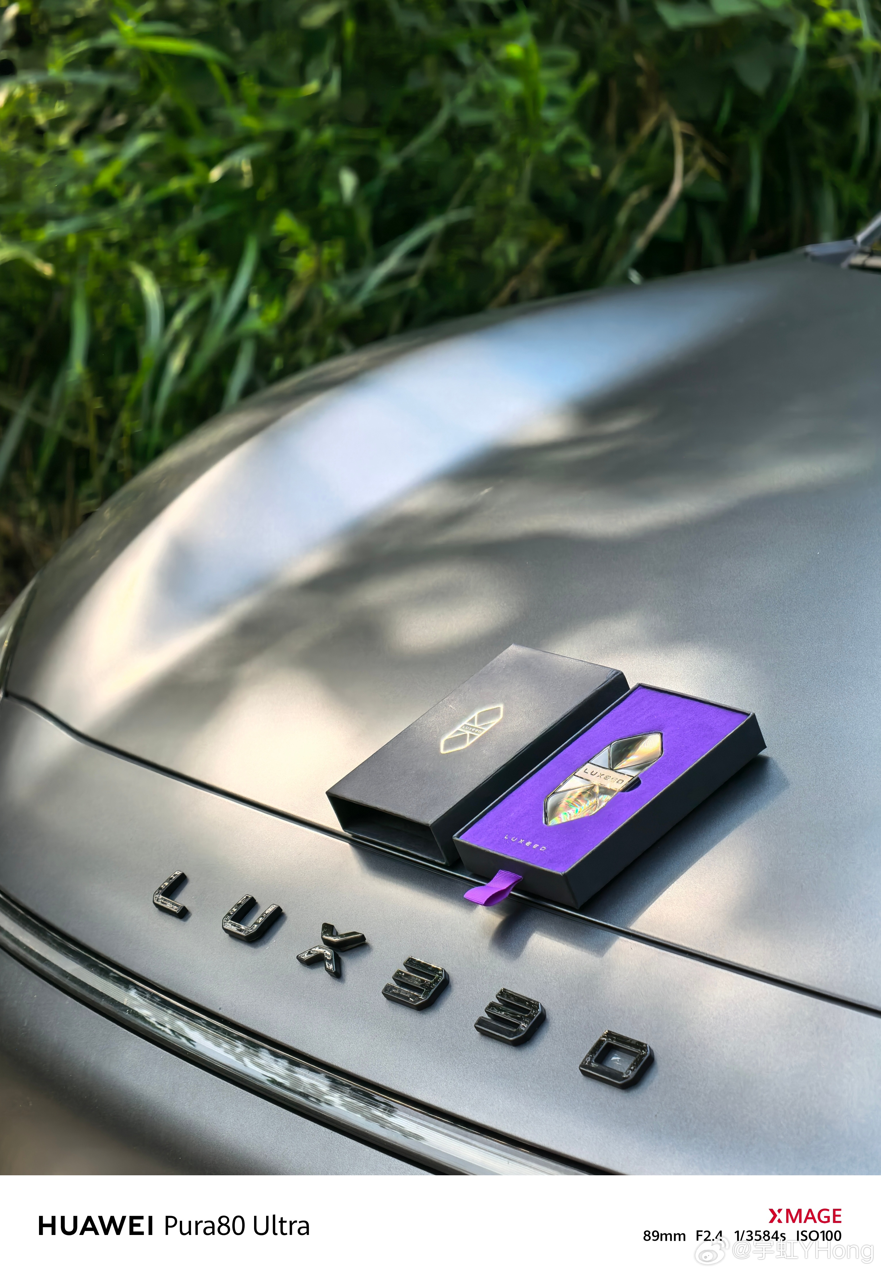 我今天才发现 原来贴膜店的人 把我的智界R7的两个E字贴反了[允悲] ...