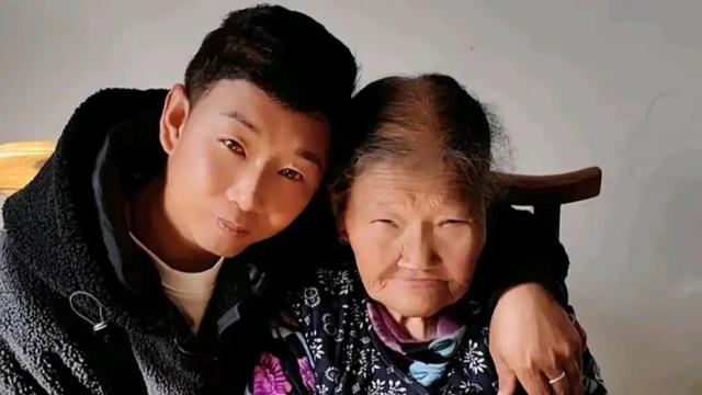 海鹰：在甘肃省白银市会宁县的回河村，有一