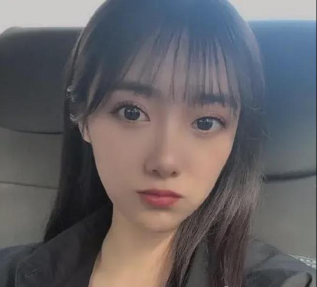 偷偷爱着你的女人，嘴上不说，却会有这些表现