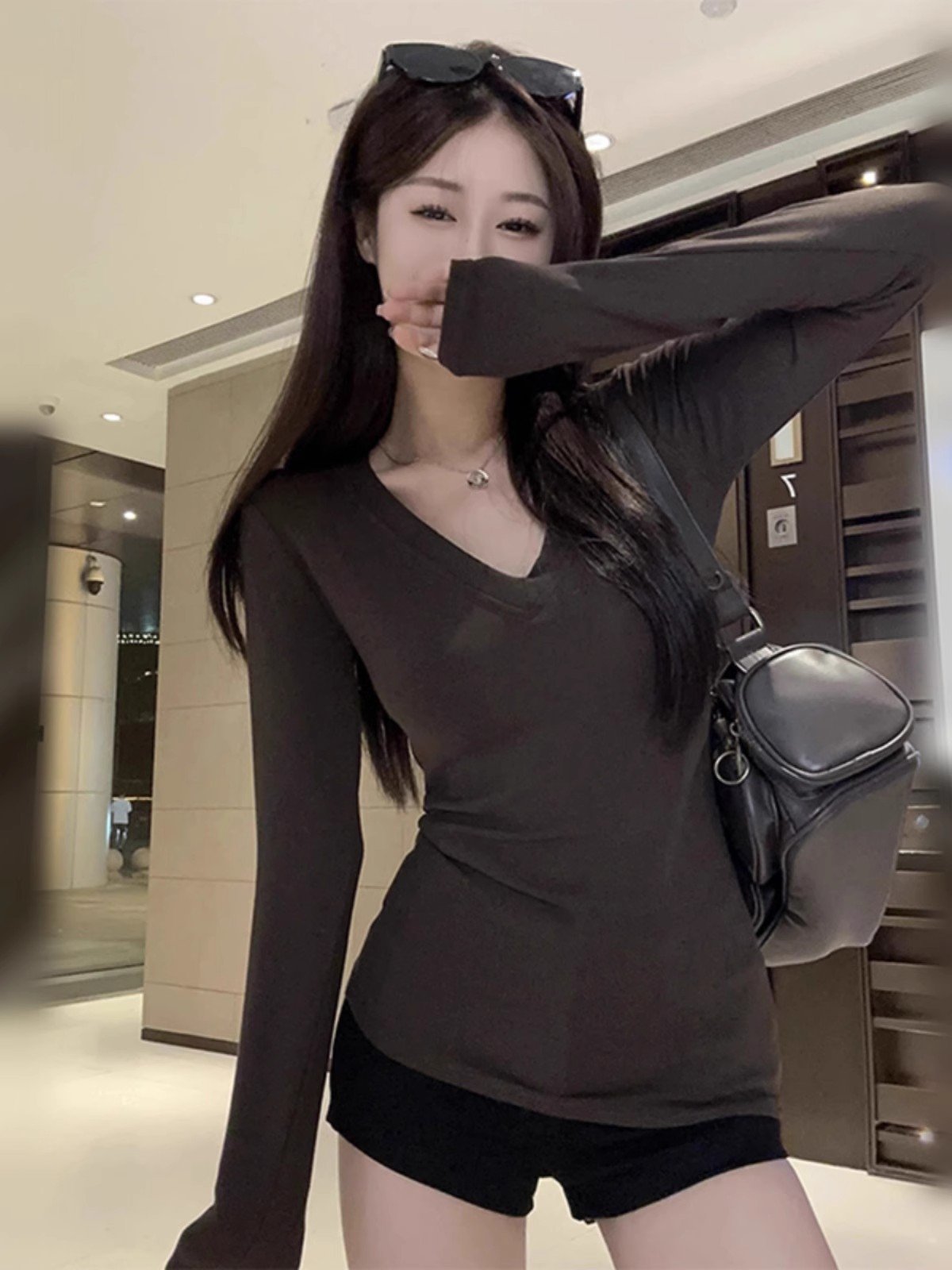 性感咖色v领摇粒绒长袖T恤女冬季辣妹修身