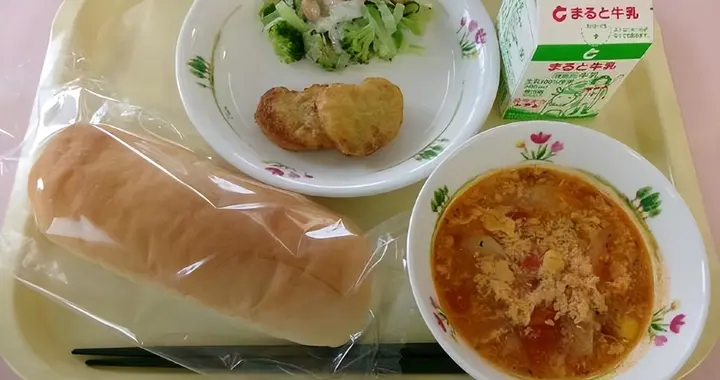 日地方小学午餐被嘲战时食物，300日元预算难扛通胀，城乡差距大