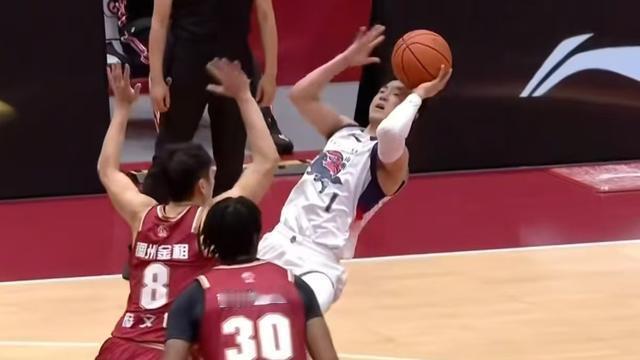 沉蘭：72-95！输了23分，山东男篮现