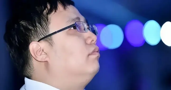 平台防火墙被瞬间冲垮，快手平台海量违规直播突然刷屏