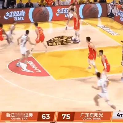 1只篮球小队：胡明轩已废，徐杰当启！ 杜