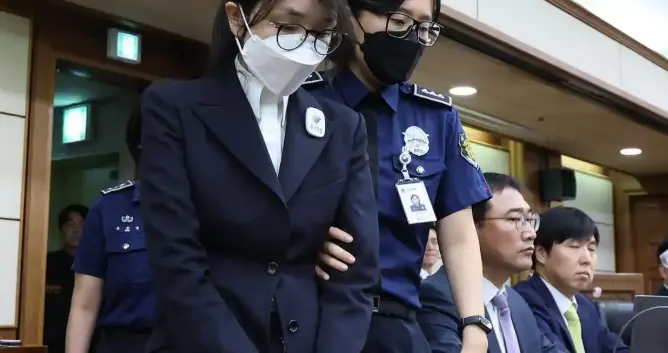 万万没想到，尹锡悦被判无罪，金建希肠子都悔青了：我失去了一切