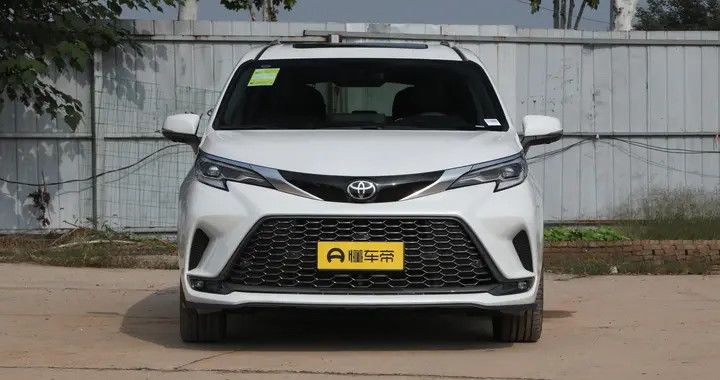 丰田的高性价比MPV，降价5.8万，配2.5L混动+7座，油耗5.71L