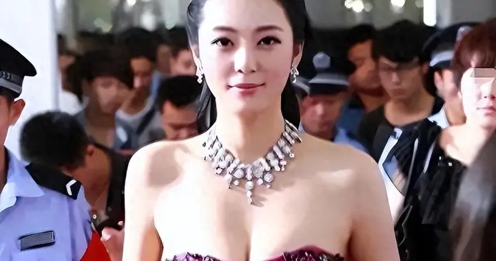 拥有 “黄金比例”身材的艾尚真，事业巅峰选择淡出娱乐圈回归家庭