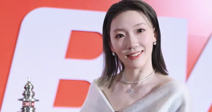 惊艳全场！国羽新一代最美女神横空出世，网友惊呼“女明星驾到”