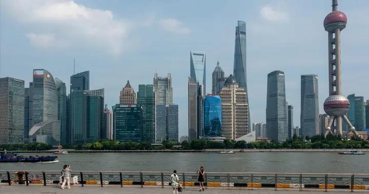 中国经济第一城上海，交出夯爆了的上半年业绩，GDP名义增速超6%