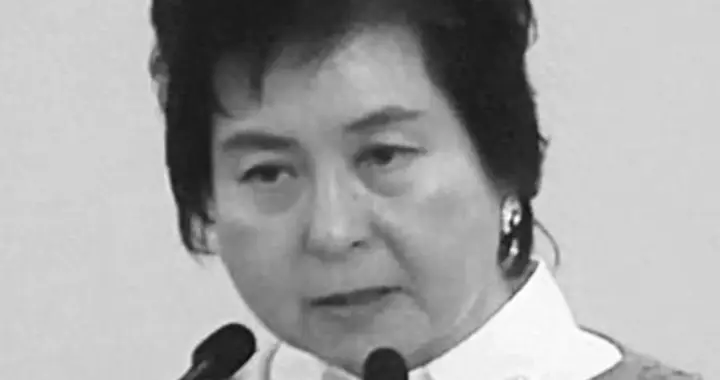 何超蕸去世细节曝光，亲友悲痛悼念，留上亿遗产，恐无人继承