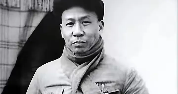 刘少奇告诉毛泽东，新四军有个人很会打仗，几年后他成为军中战神