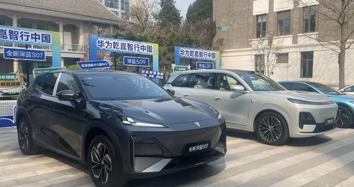 试驾完深蓝S09，谁还说六座SUV第三排是凑数？