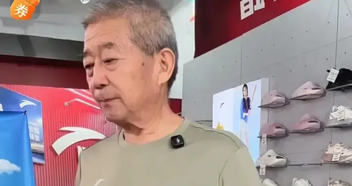 天赐76岁父亲不简单，带货安踏，身后团队曝光，助理大超透露实情