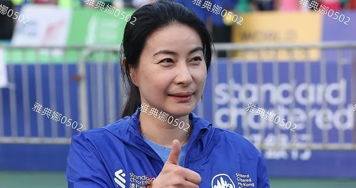 霍启刚瘦了很多变帅了，郭晶晶却有点儿发福，看起来显老又疲惫